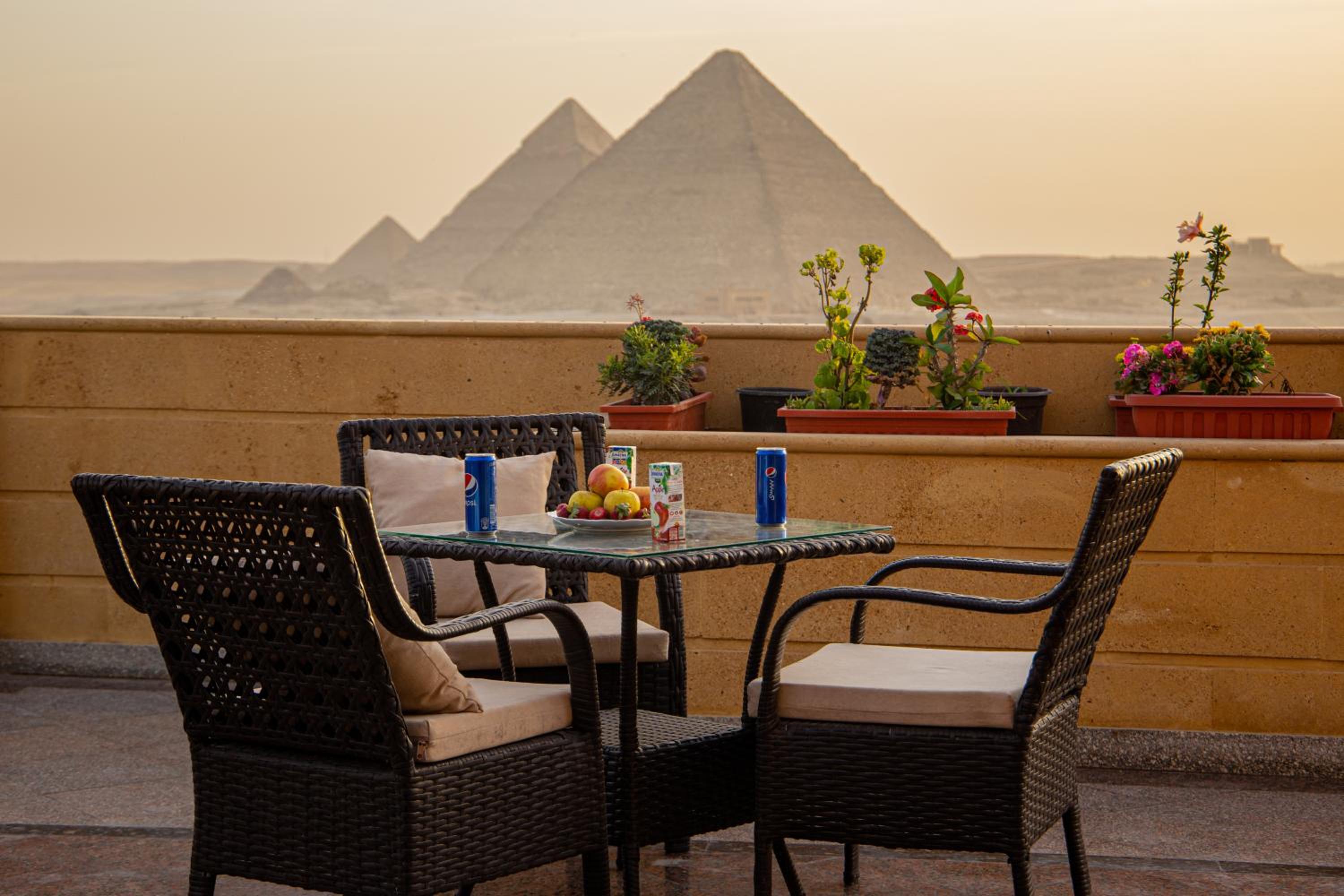 Gardenia Pyramids View Inn