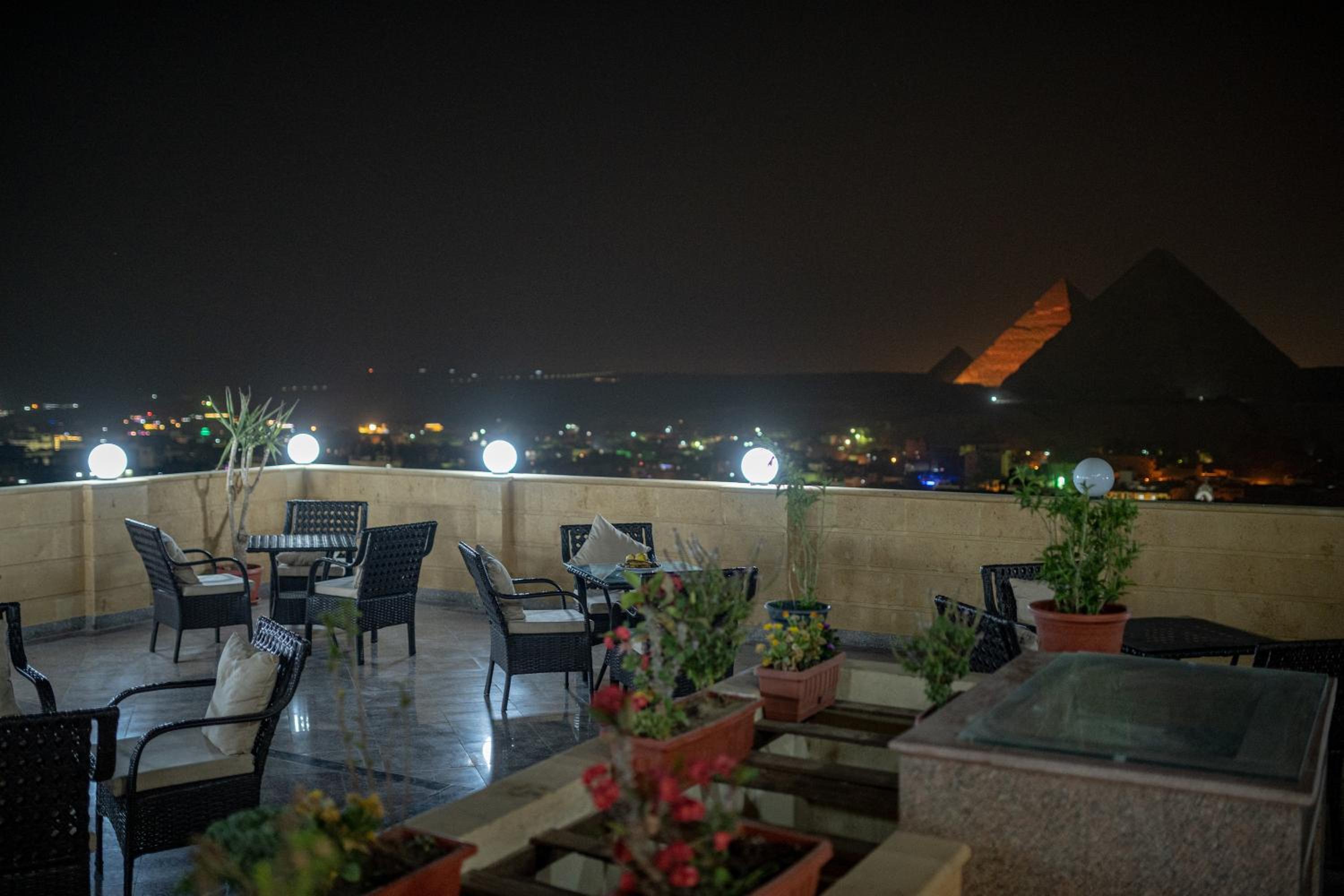 Gardenia Pyramids View Inn