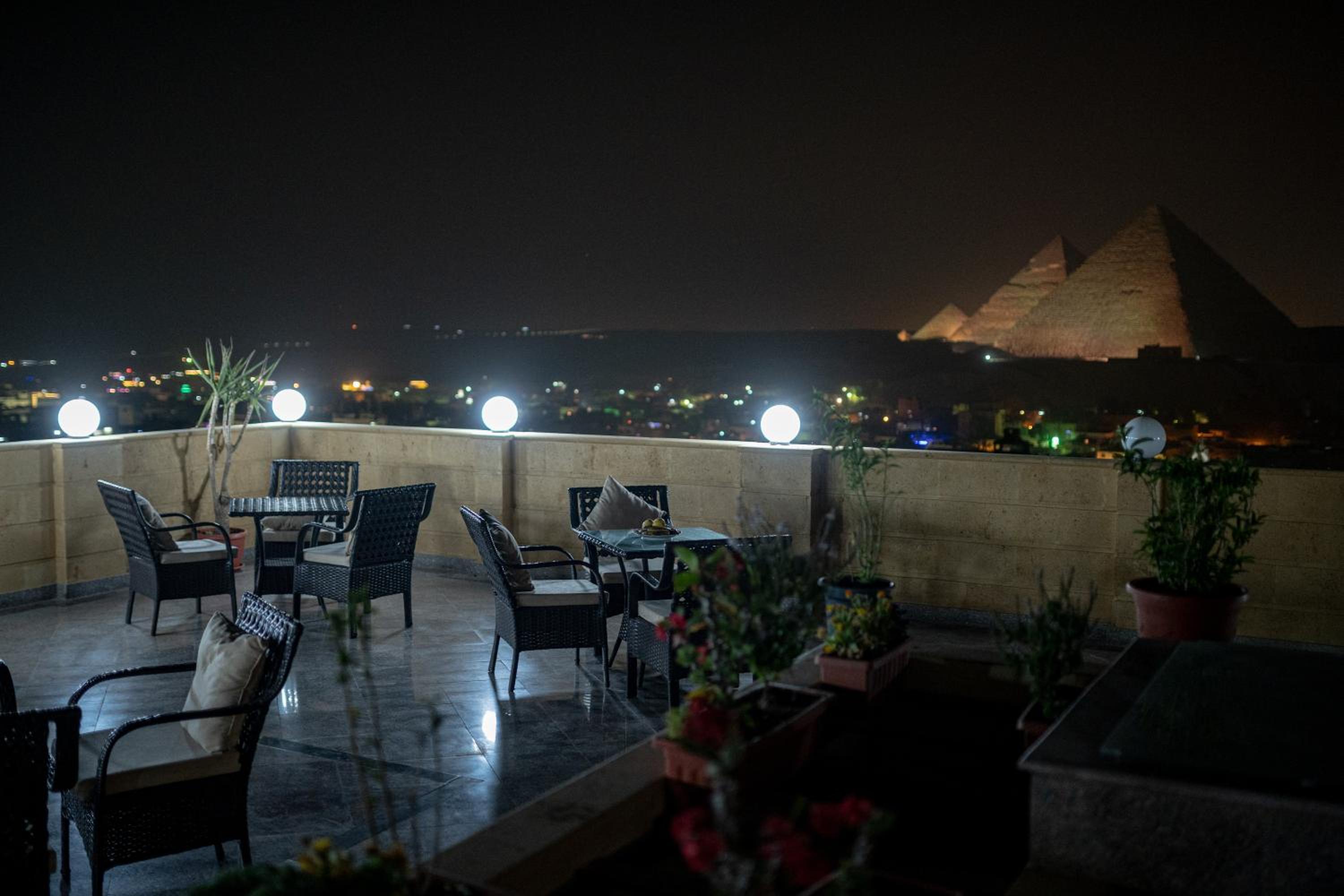 Gardenia Pyramids View Inn