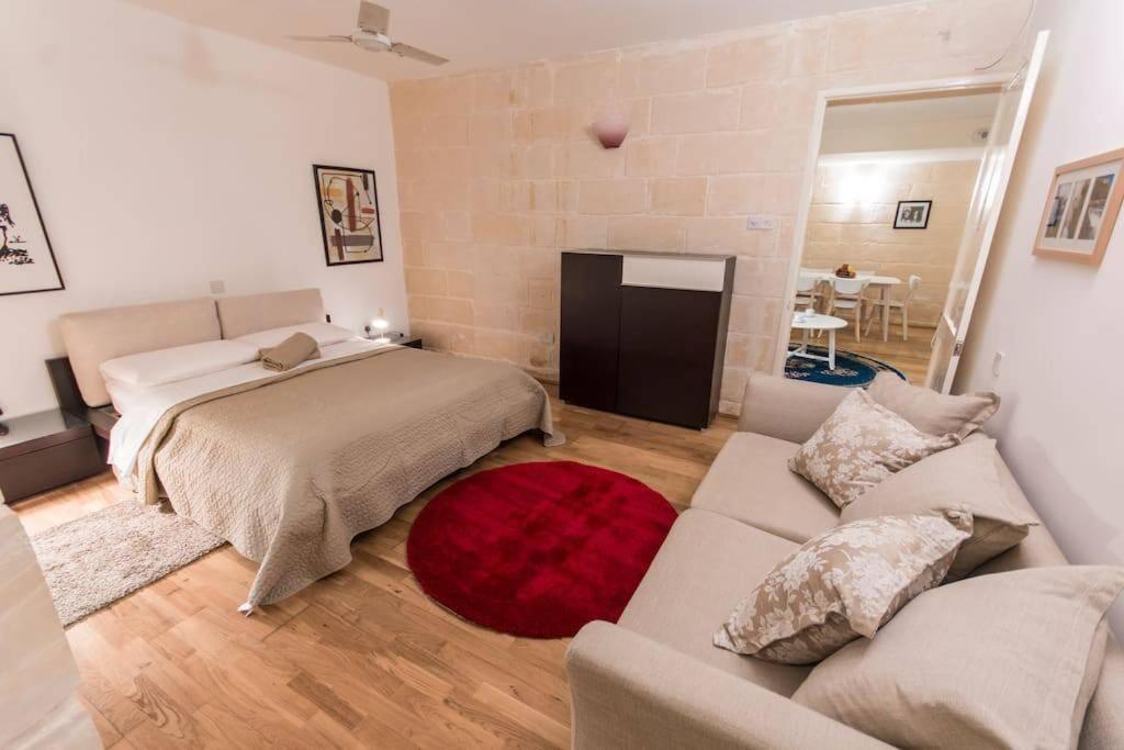 Central Valletta house photo 3