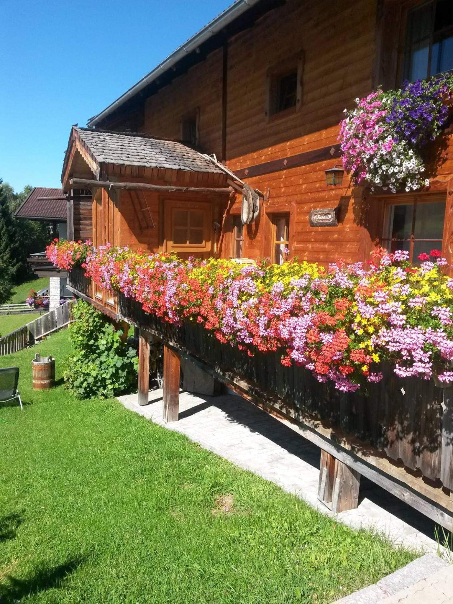 Panorama Ferienhaus Ematberg mit Bergblick und Sauna