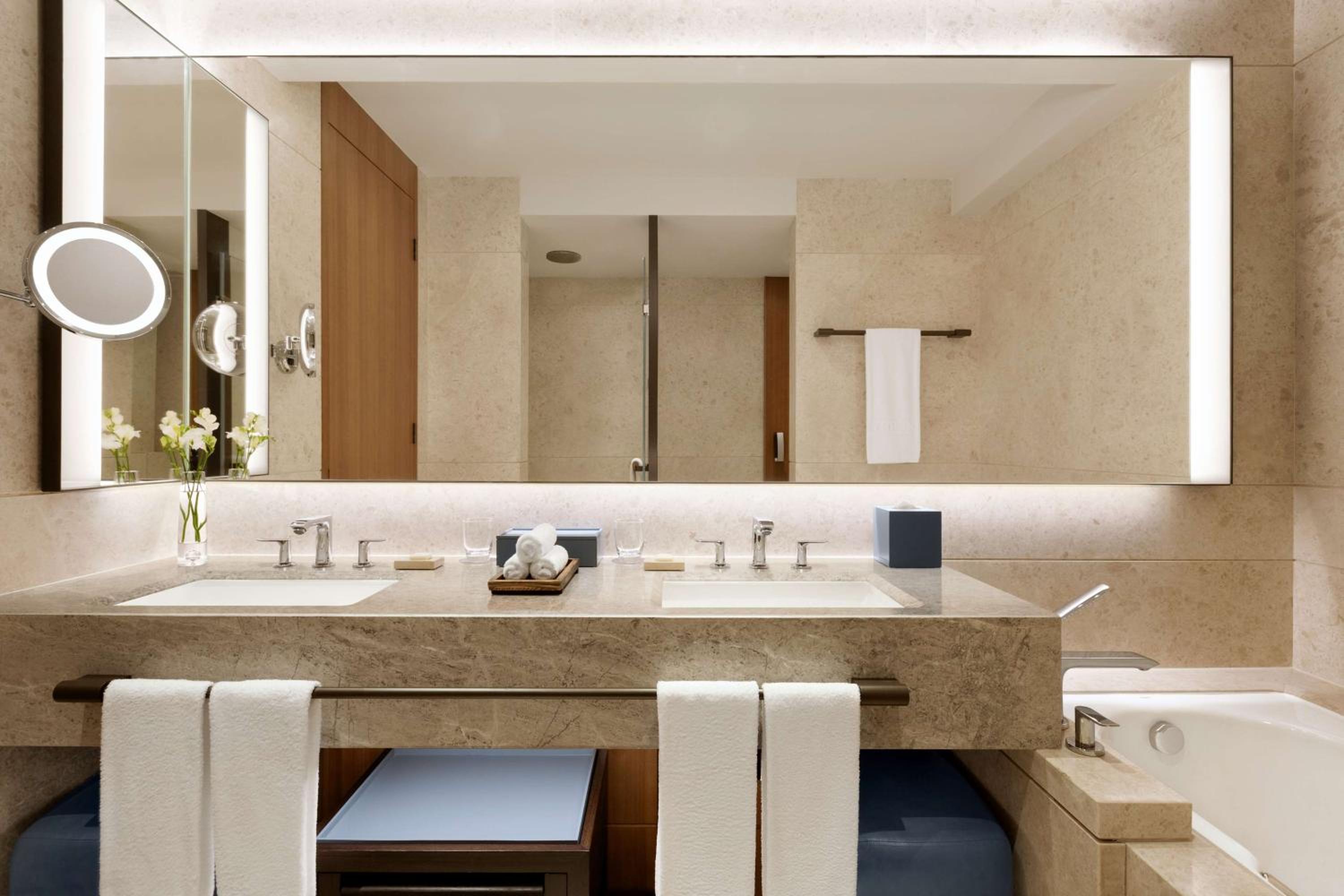 Kerry Hotel Hong Kong by Shangri-la