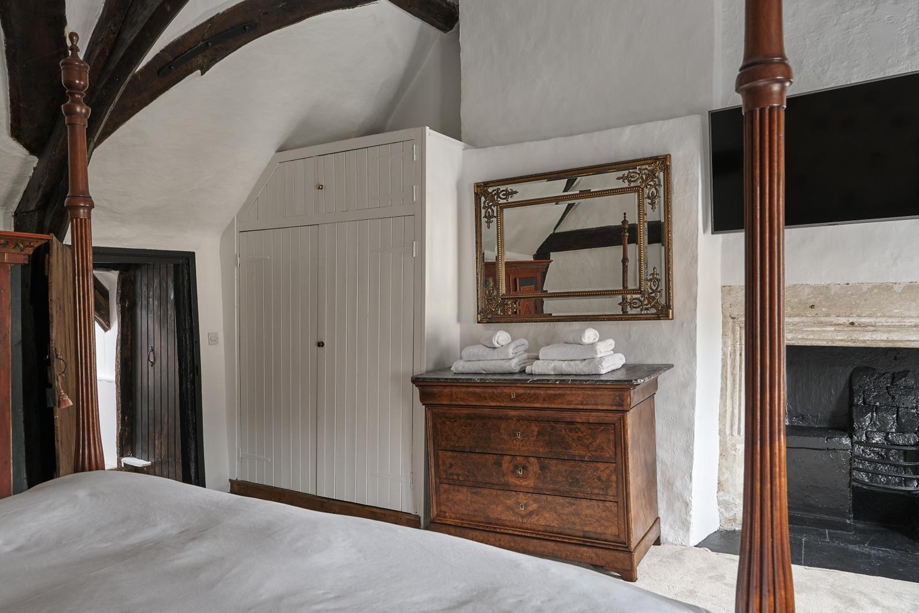Luxury Cotswolds Cottage optional Hot Tub, Castle Combe view 5