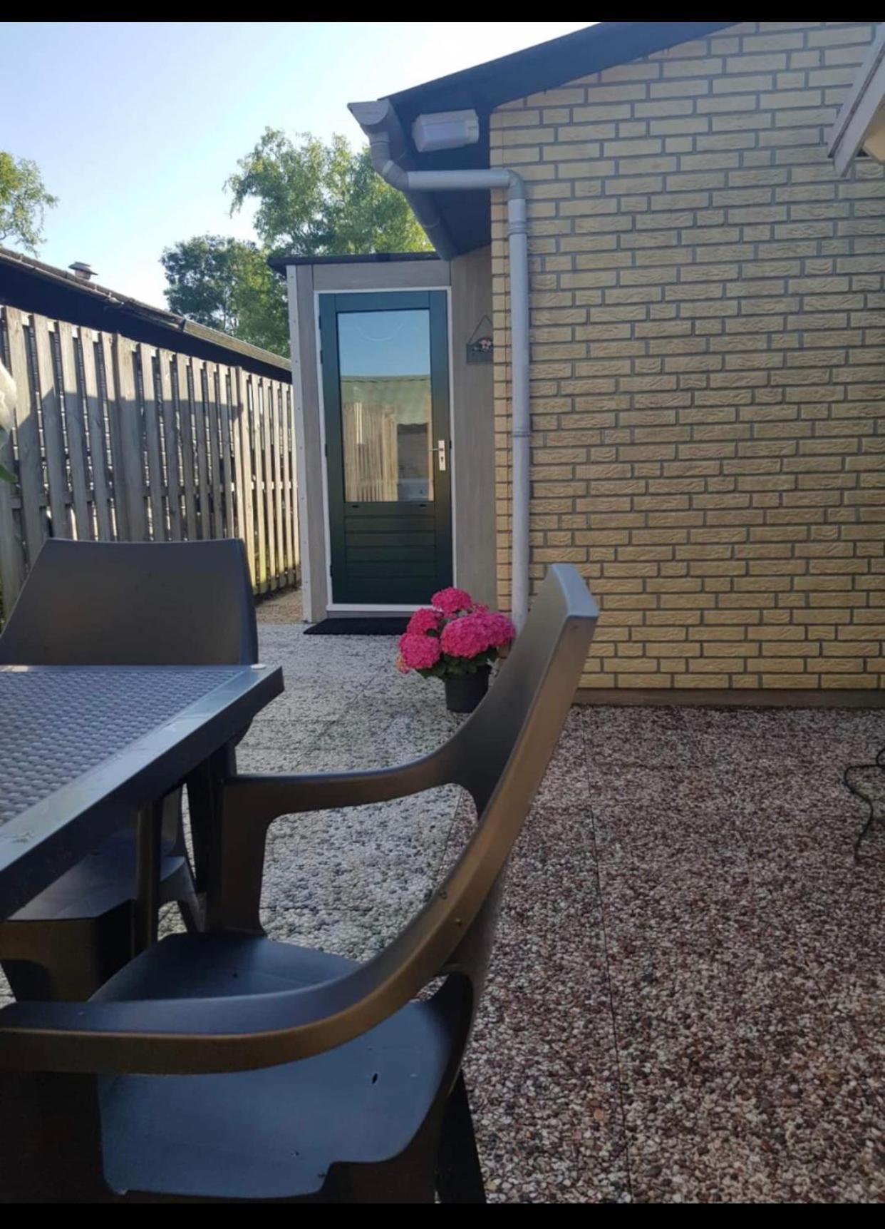 Cozy chalet in Opmeer near Amsterdam and Beach view 2