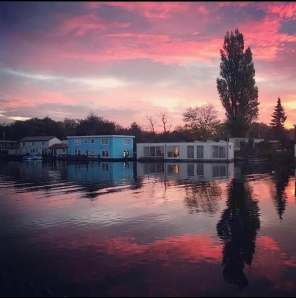 Amster Houseboat