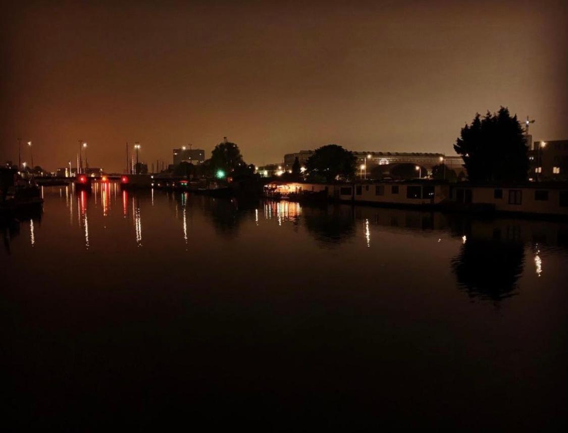 Amster Houseboat