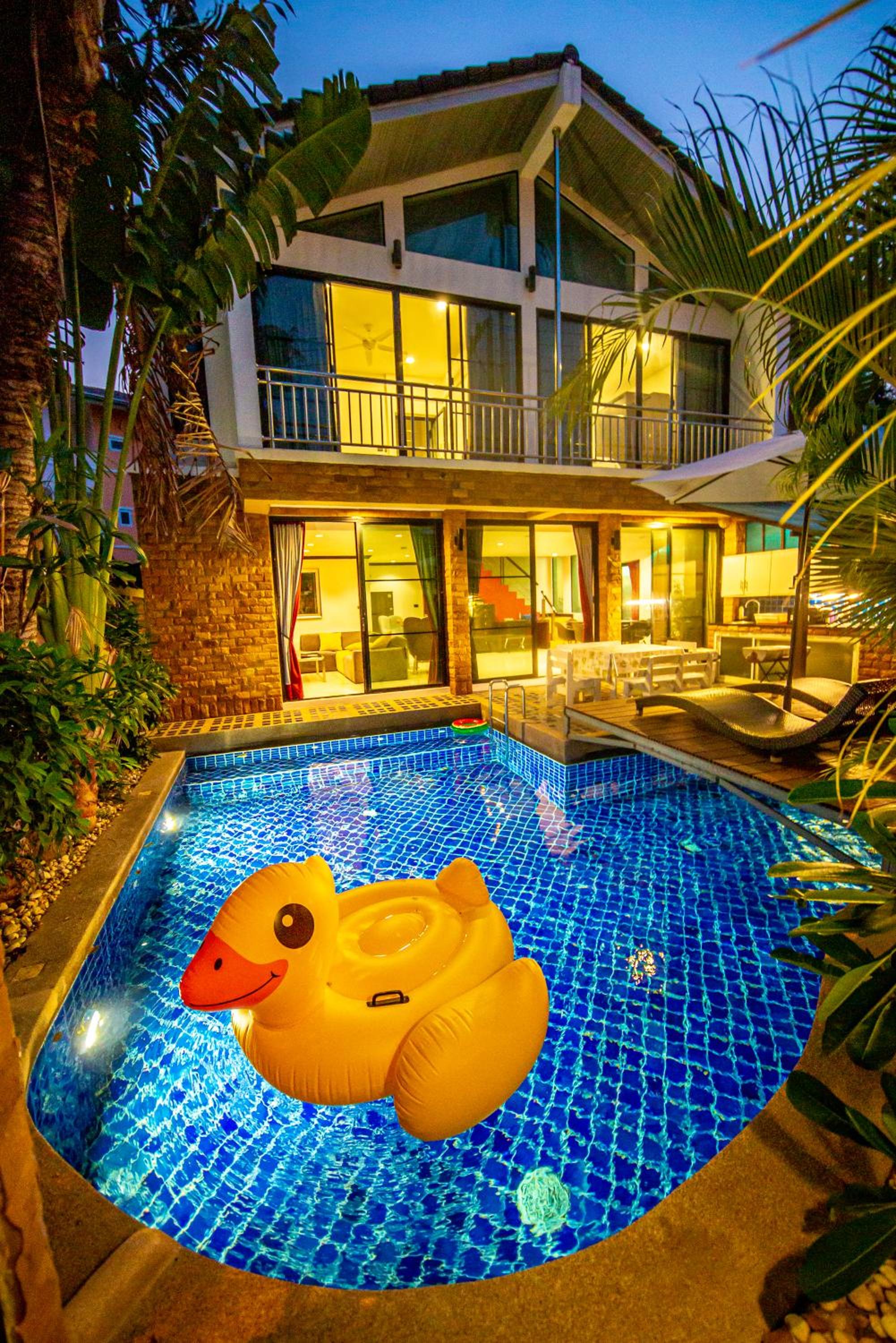 4poolvillas