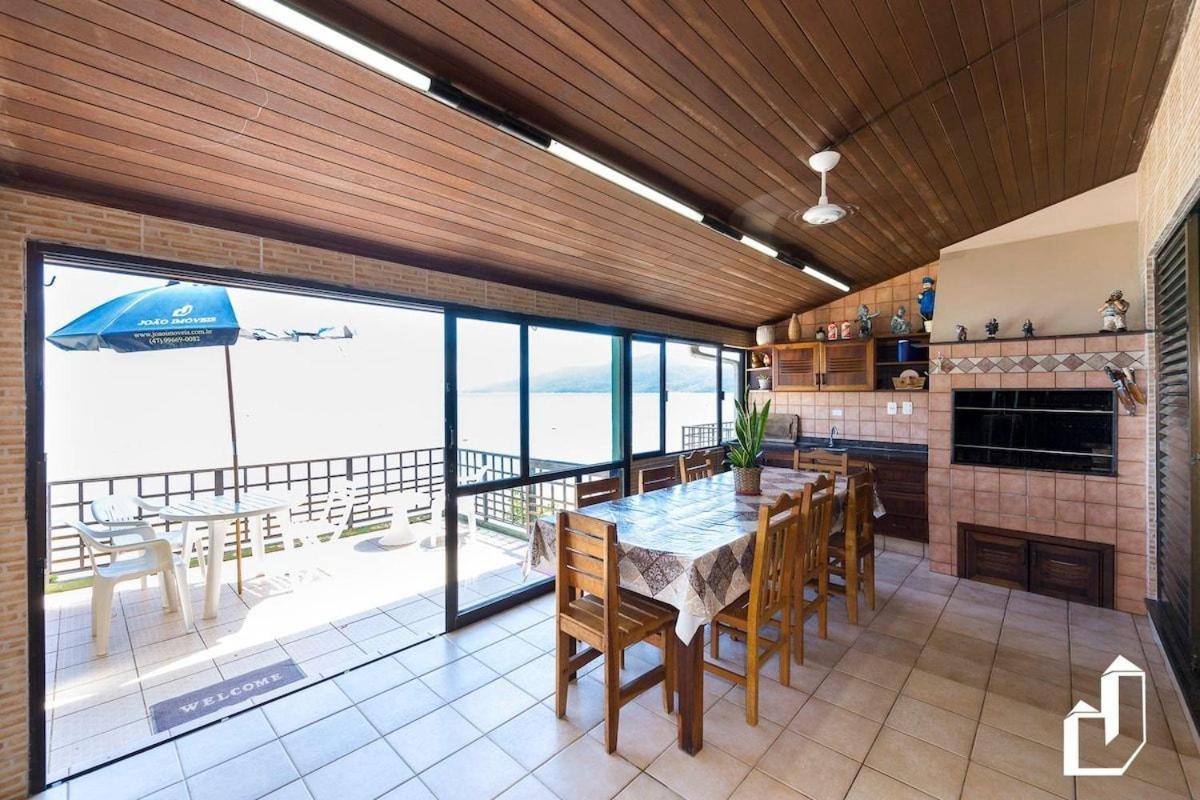 Casa frente ao Mar de Dentro com pôr do sol único
