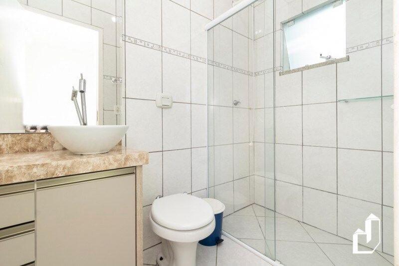 Casa com 04 dormitórios