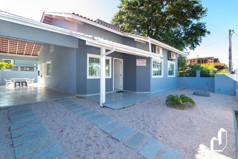 Casa com 04 dormitórios