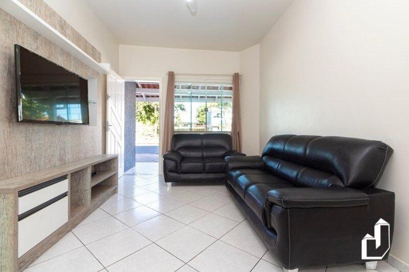Casa com 04 dormitórios