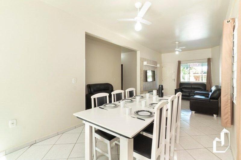 Casa com 04 dormitórios
