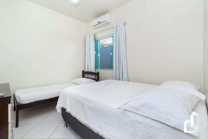 Casa com 04 dormitórios