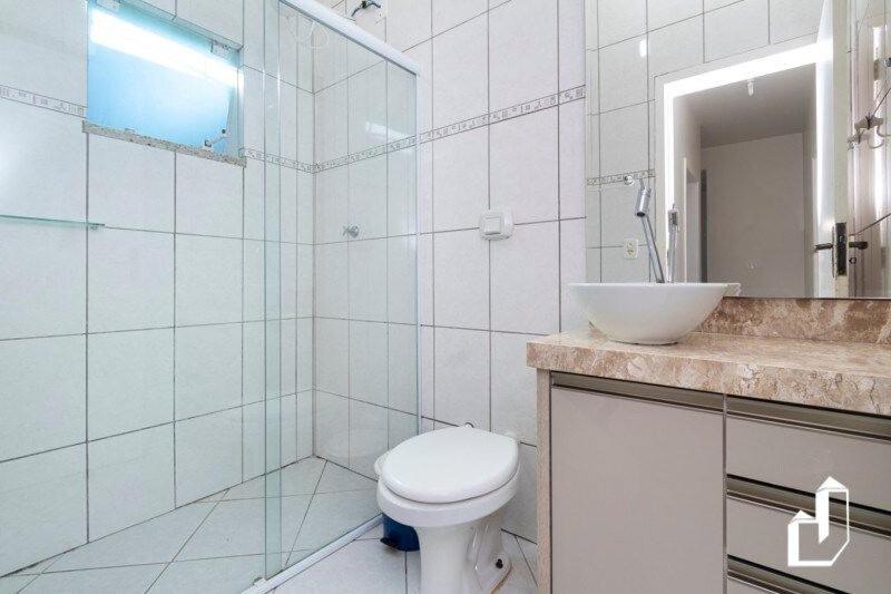 Casa com 04 dormitórios