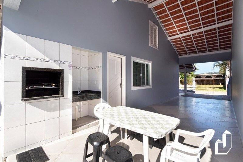 Casa com 04 dormitórios