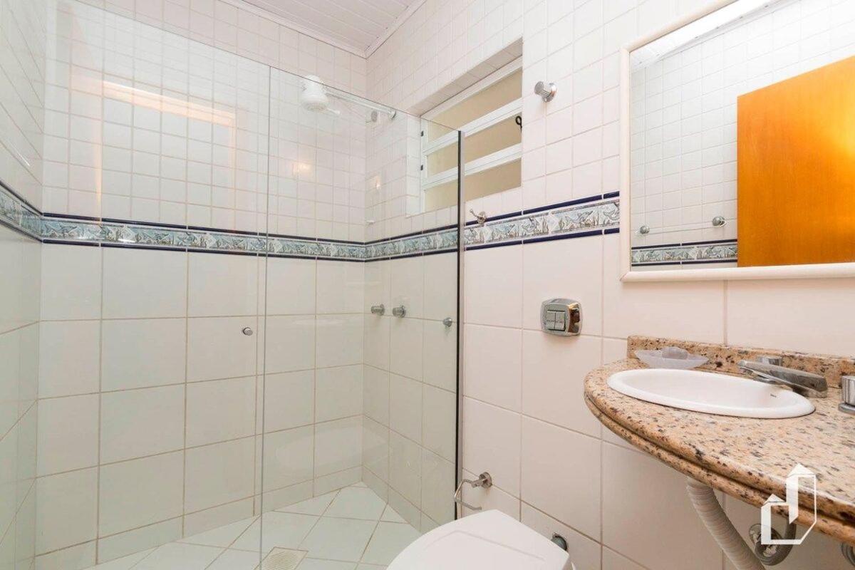 Casa com 05 dormitórios ideal as férias na praia