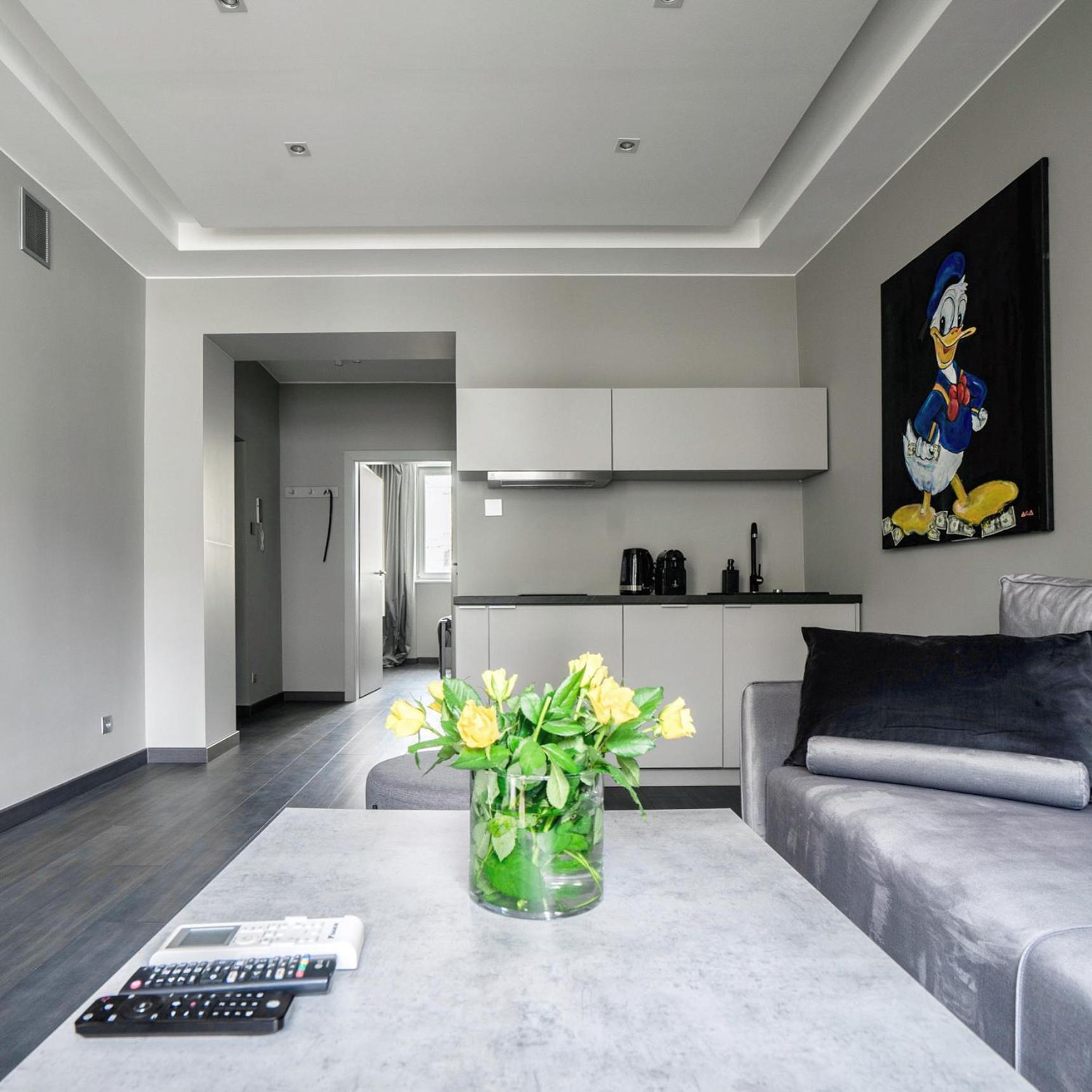 Grey House Warsaw view 4