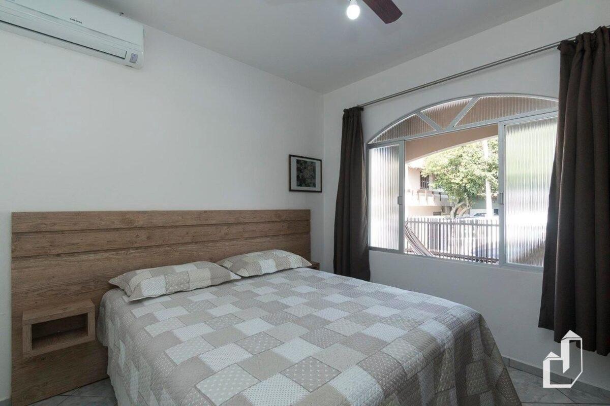 Casa térrea com 03 quartos em Canto Grande