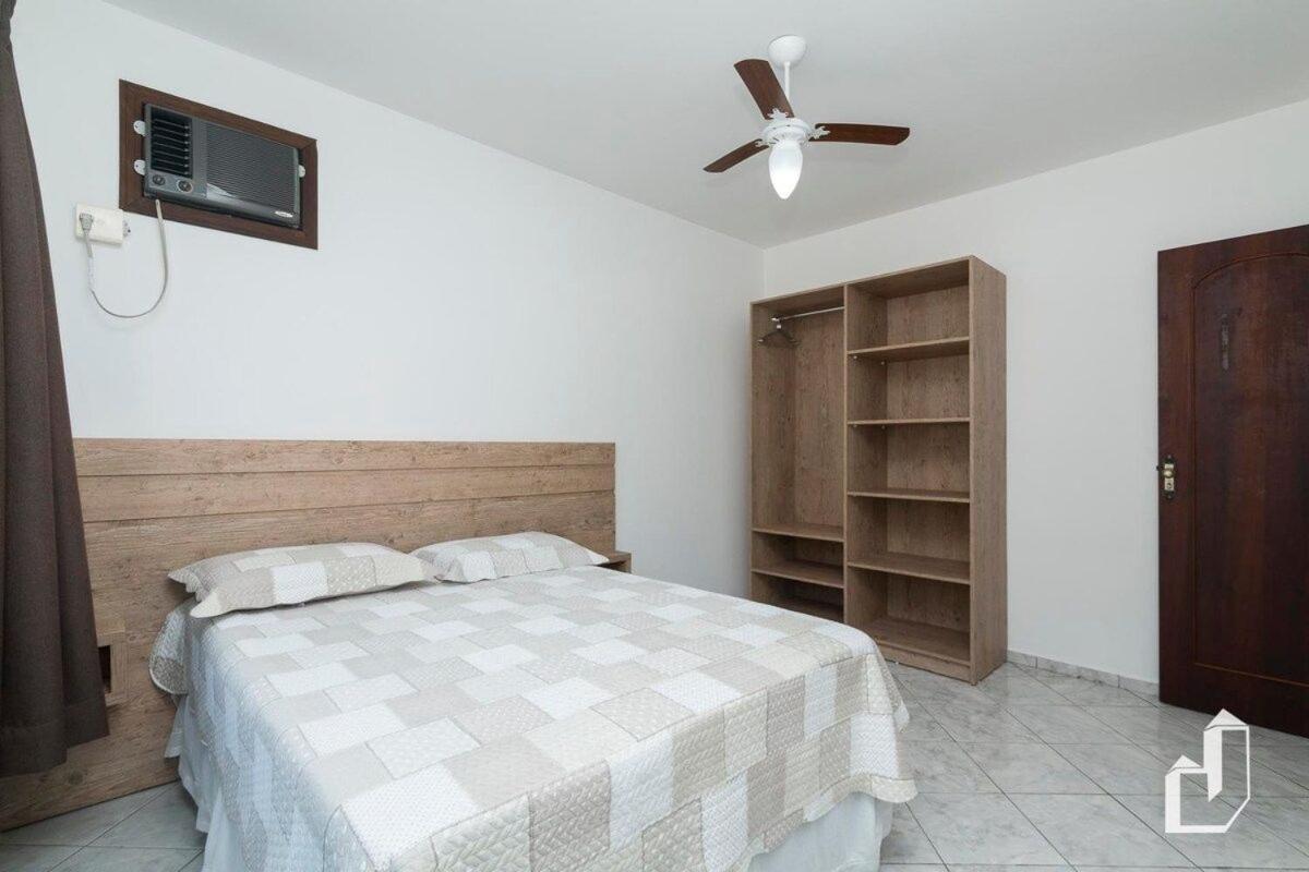 Casa térrea com 03 quartos em Canto Grande