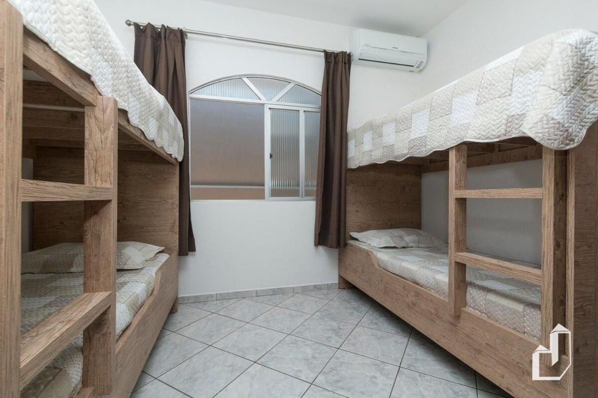 Casa térrea com 03 quartos em Canto Grande