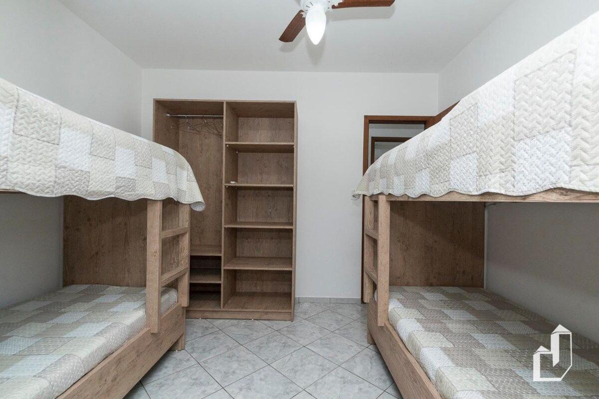 Casa térrea com 03 quartos em Canto Grande