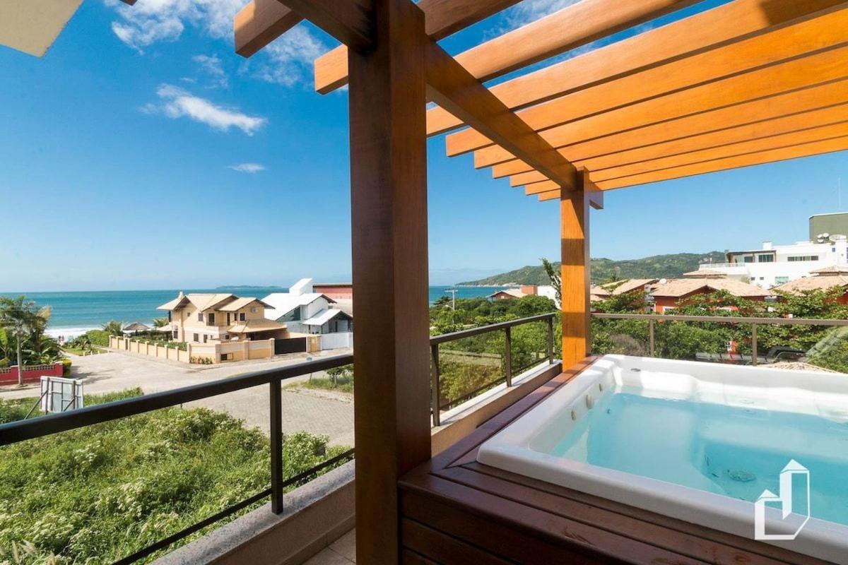 Com 03 suítes climatizadas e jacuzzi aquecida