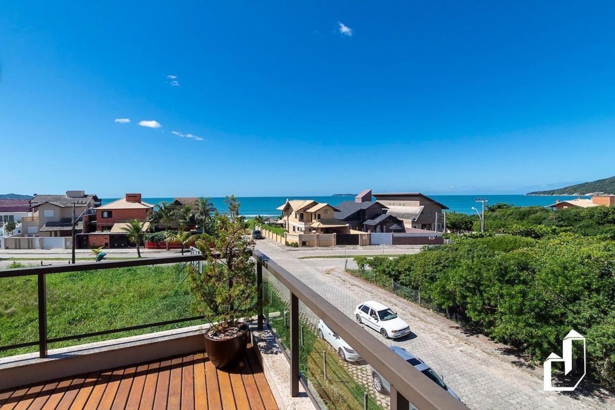 Com 03 suítes climatizadas e jacuzzi aquecida