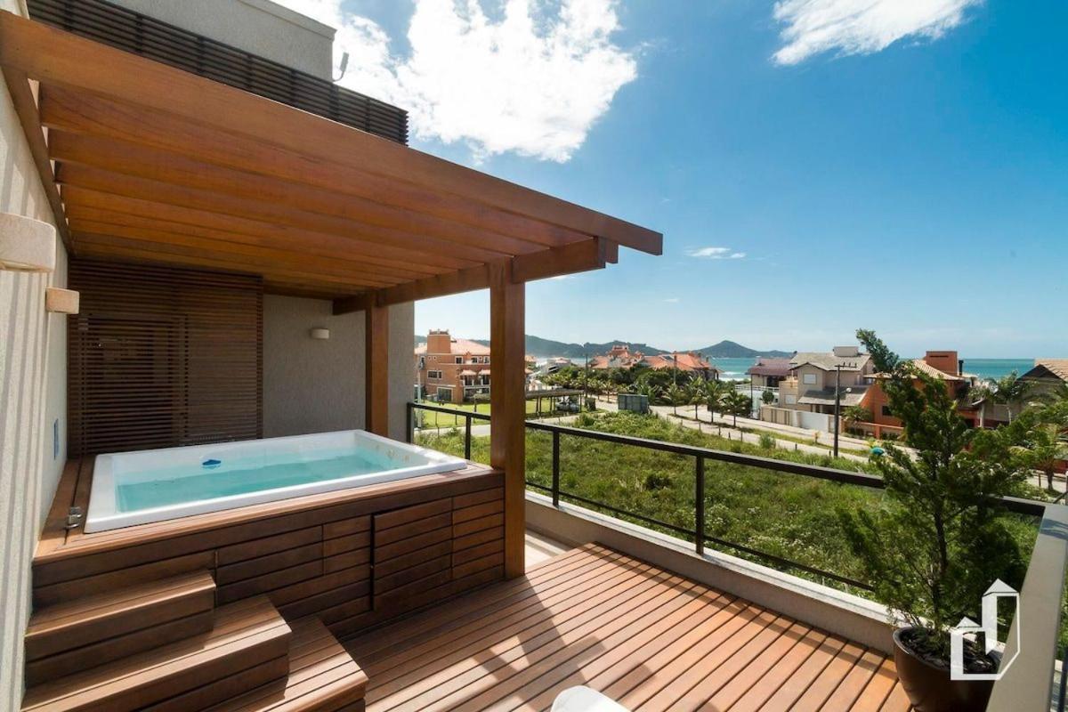 Com 03 suítes climatizadas e jacuzzi aquecida