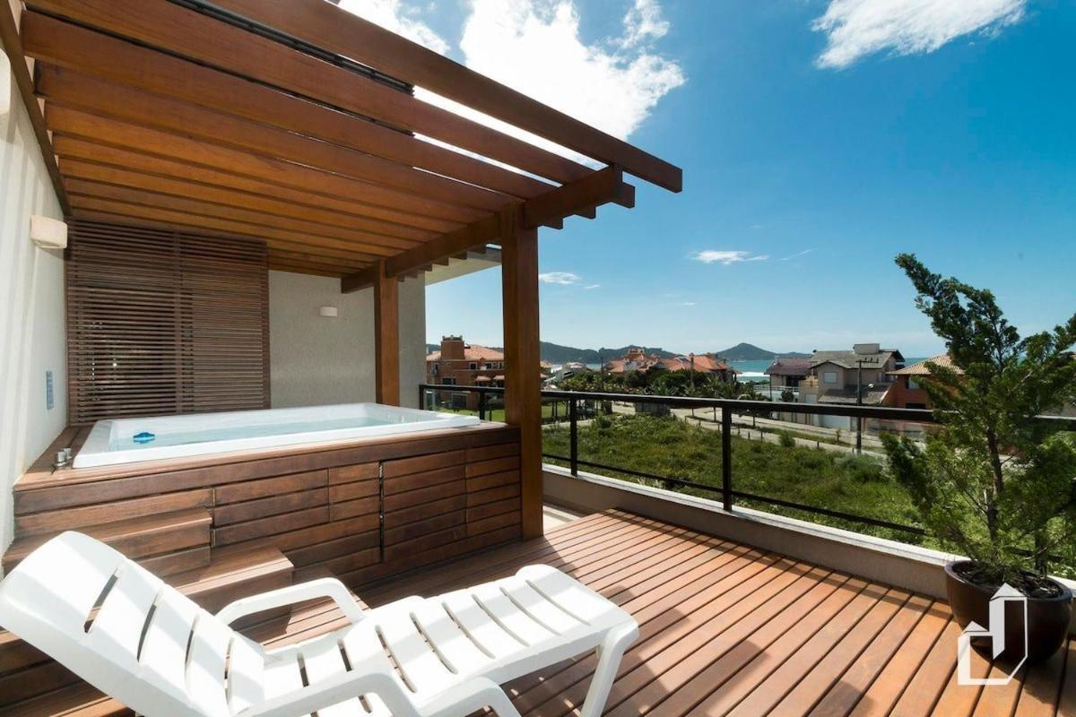 Com 03 suítes climatizadas e jacuzzi aquecida