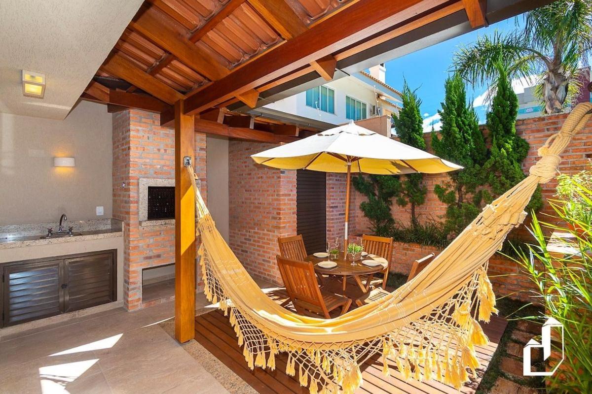 Com 03 suítes climatizadas e jacuzzi aquecida