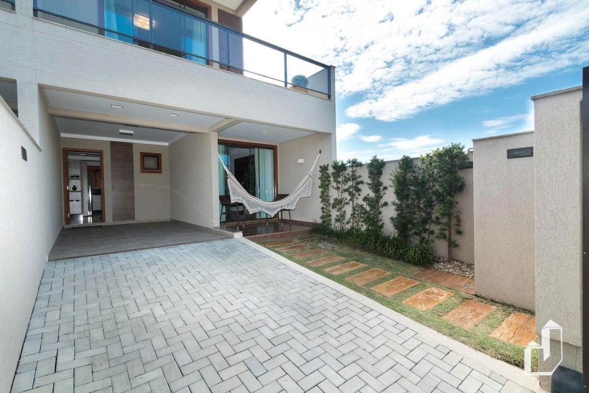 Com 03 suítes climatizadas e jacuzzi aquecida