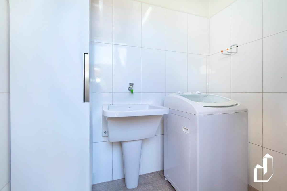 Com 03 suítes climatizadas e jacuzzi aquecida