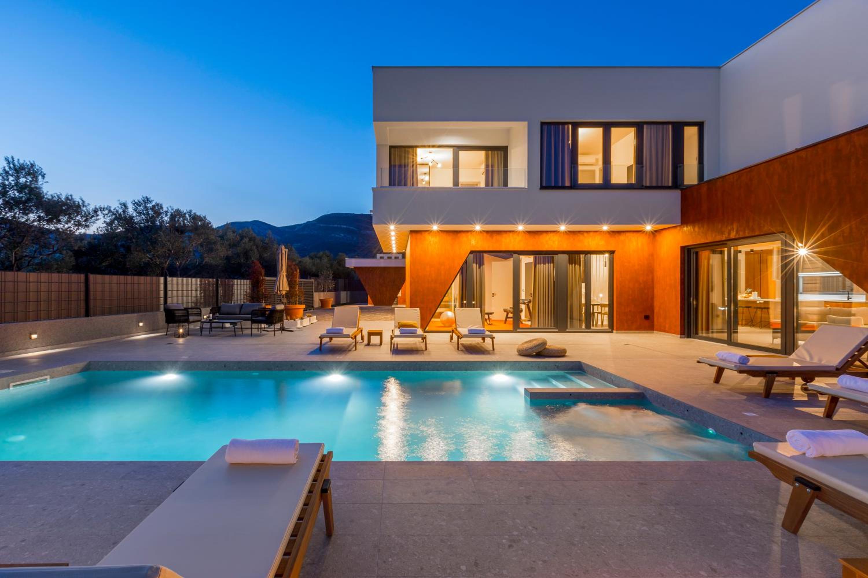 Villa SEVEN HEARTS with heated pool and basketball court near Split photo 2