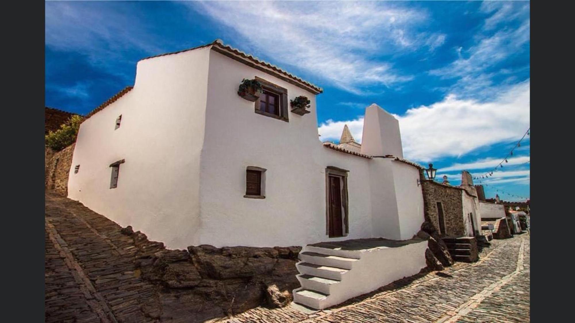 Hotel Casa D’ Santiago - Image 1