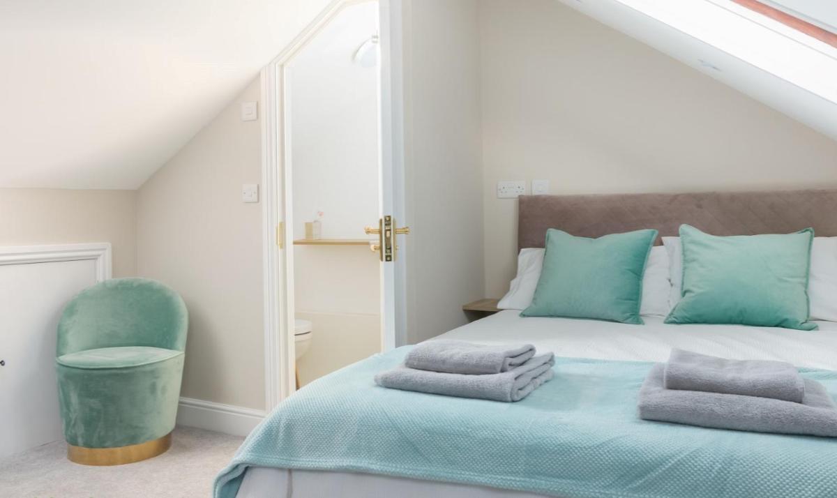Gorgeous cottage by sandy beach Dog friendly view 5