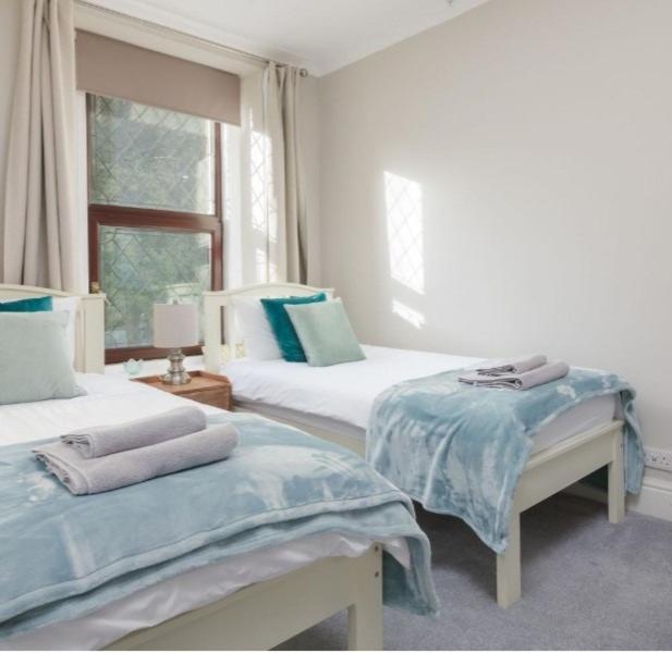 Gorgeous cottage by sandy beach Dog friendly view 2