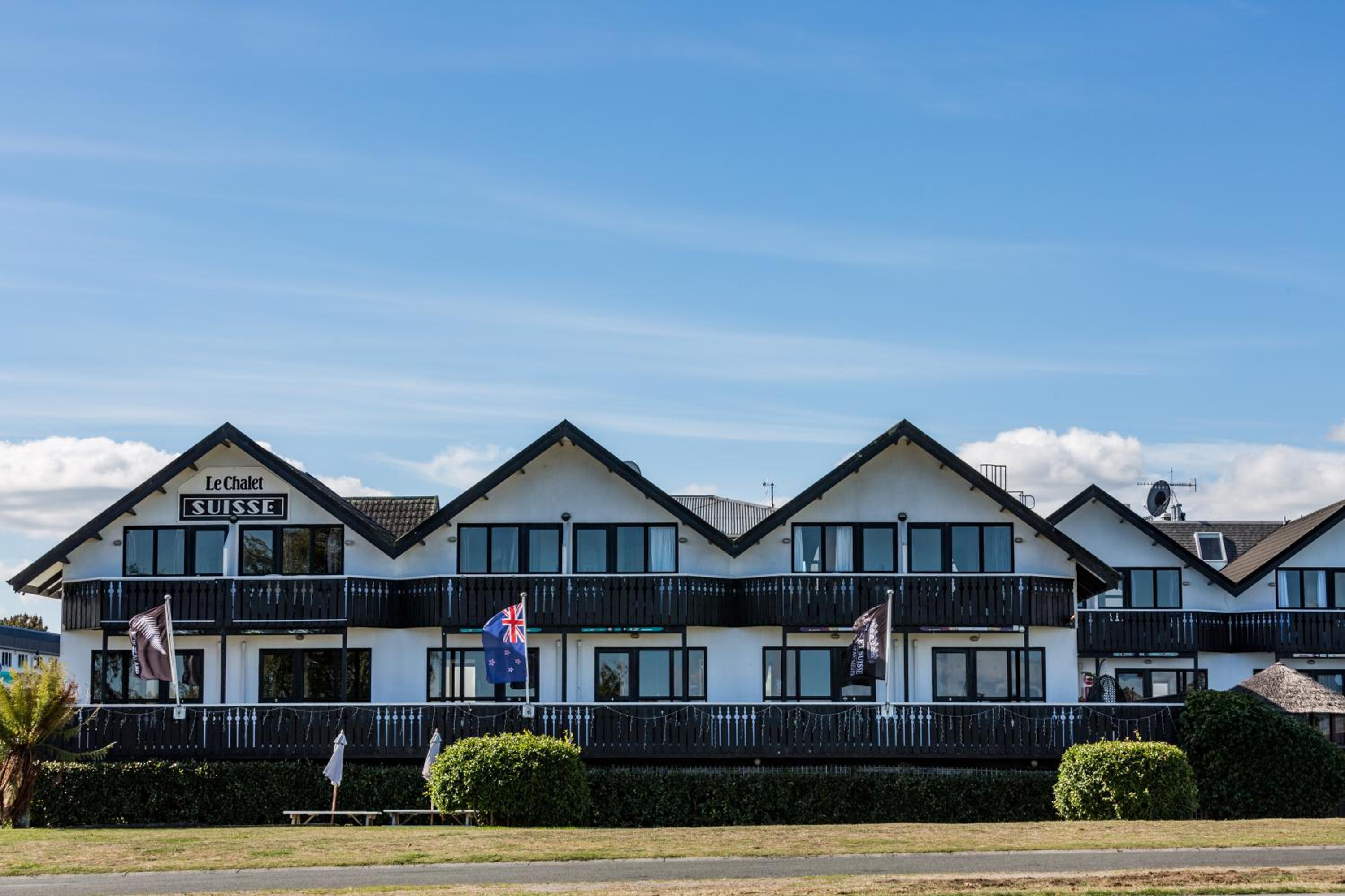 Le Chalet Suisse Motel Taupo — photo 42