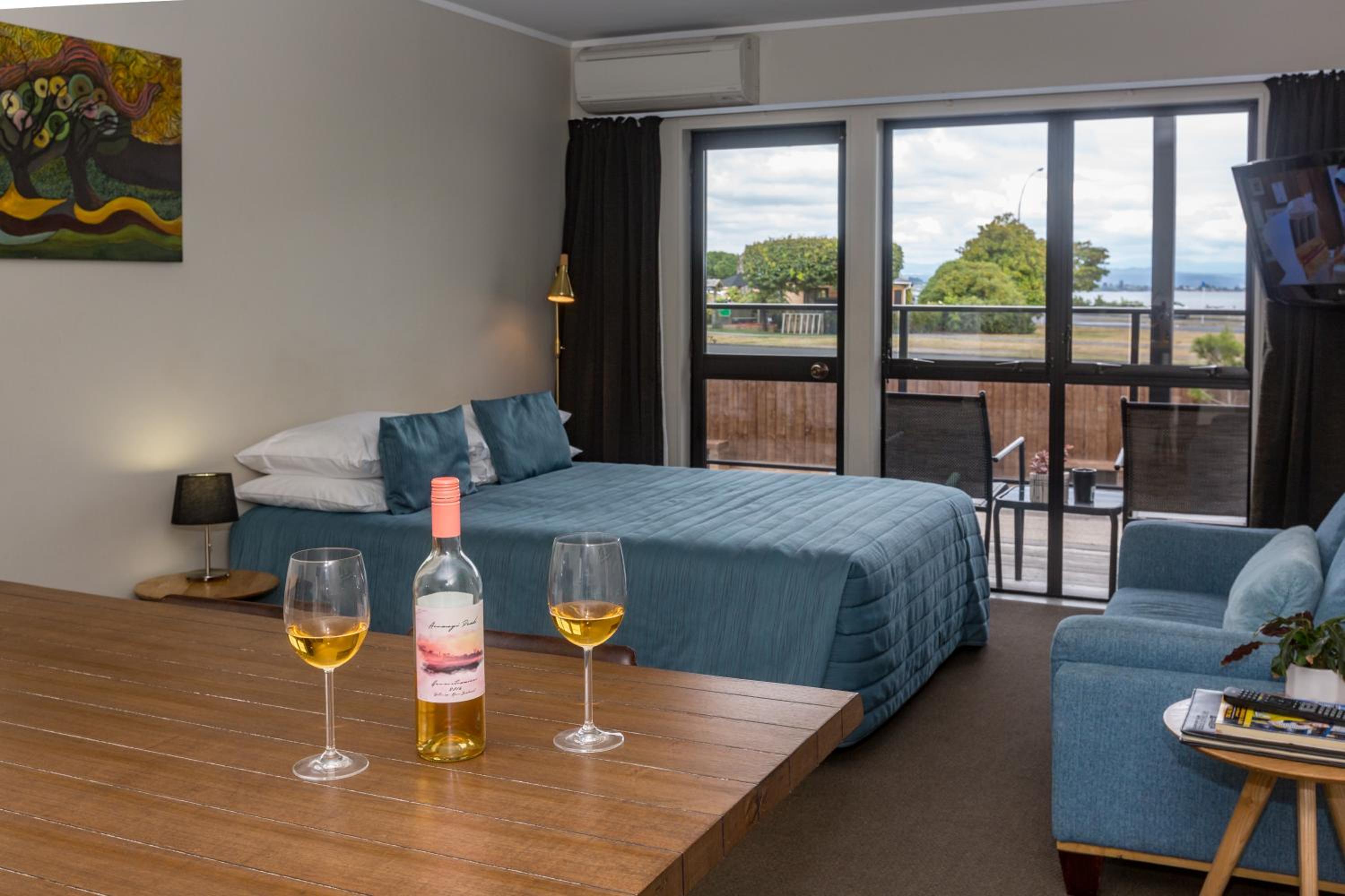 Le Chalet Suisse Motel Taupo — photo 58