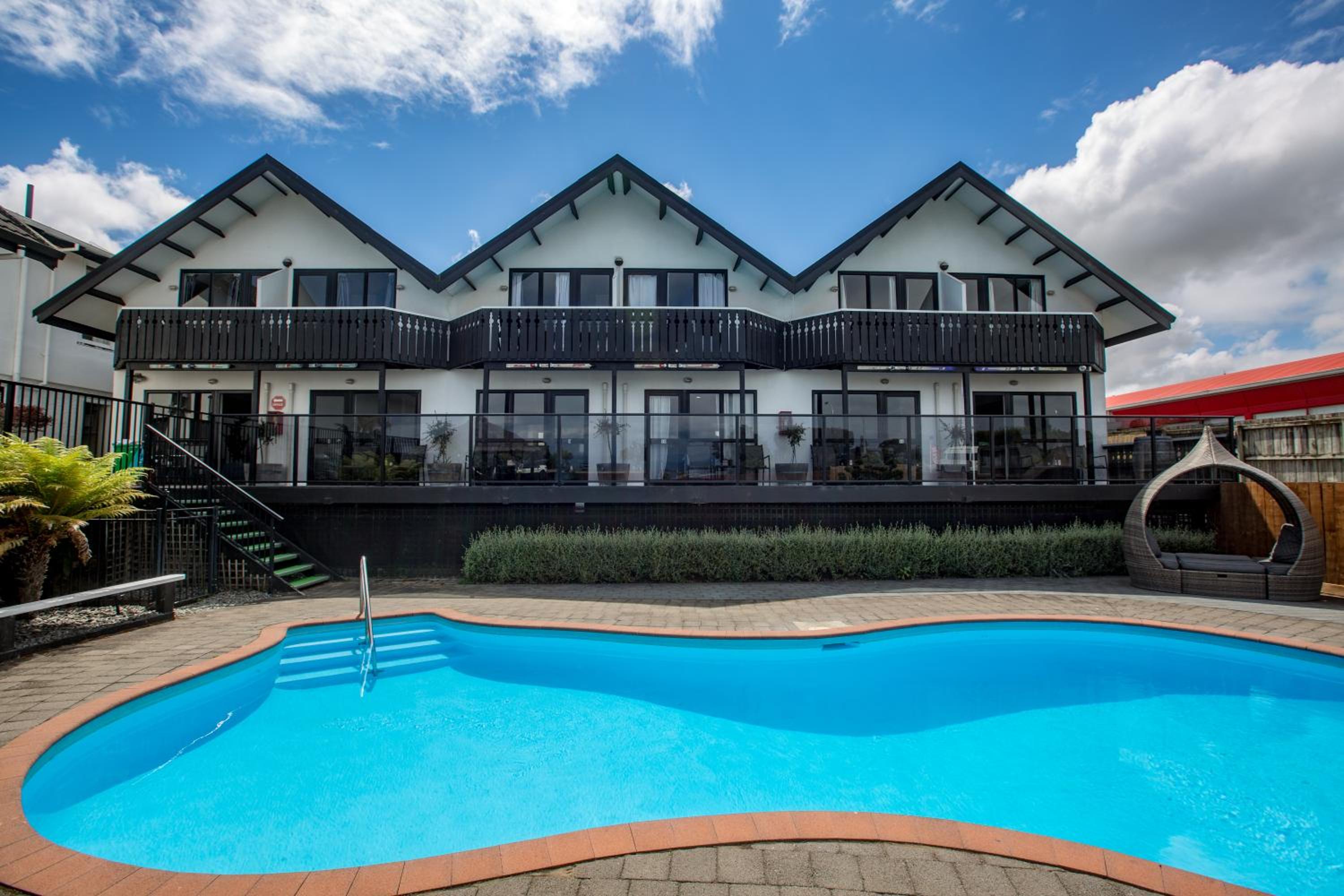 Le Chalet Suisse Motel Taupo — photo 76