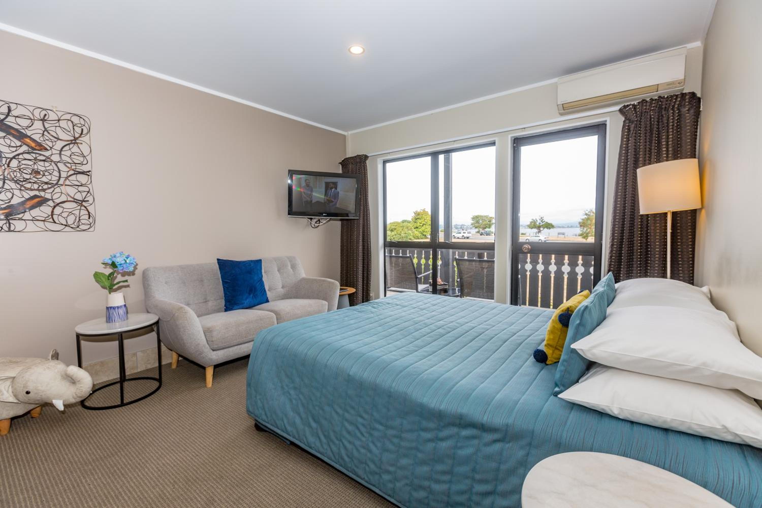Le Chalet Suisse Motel Taupo — photo 45