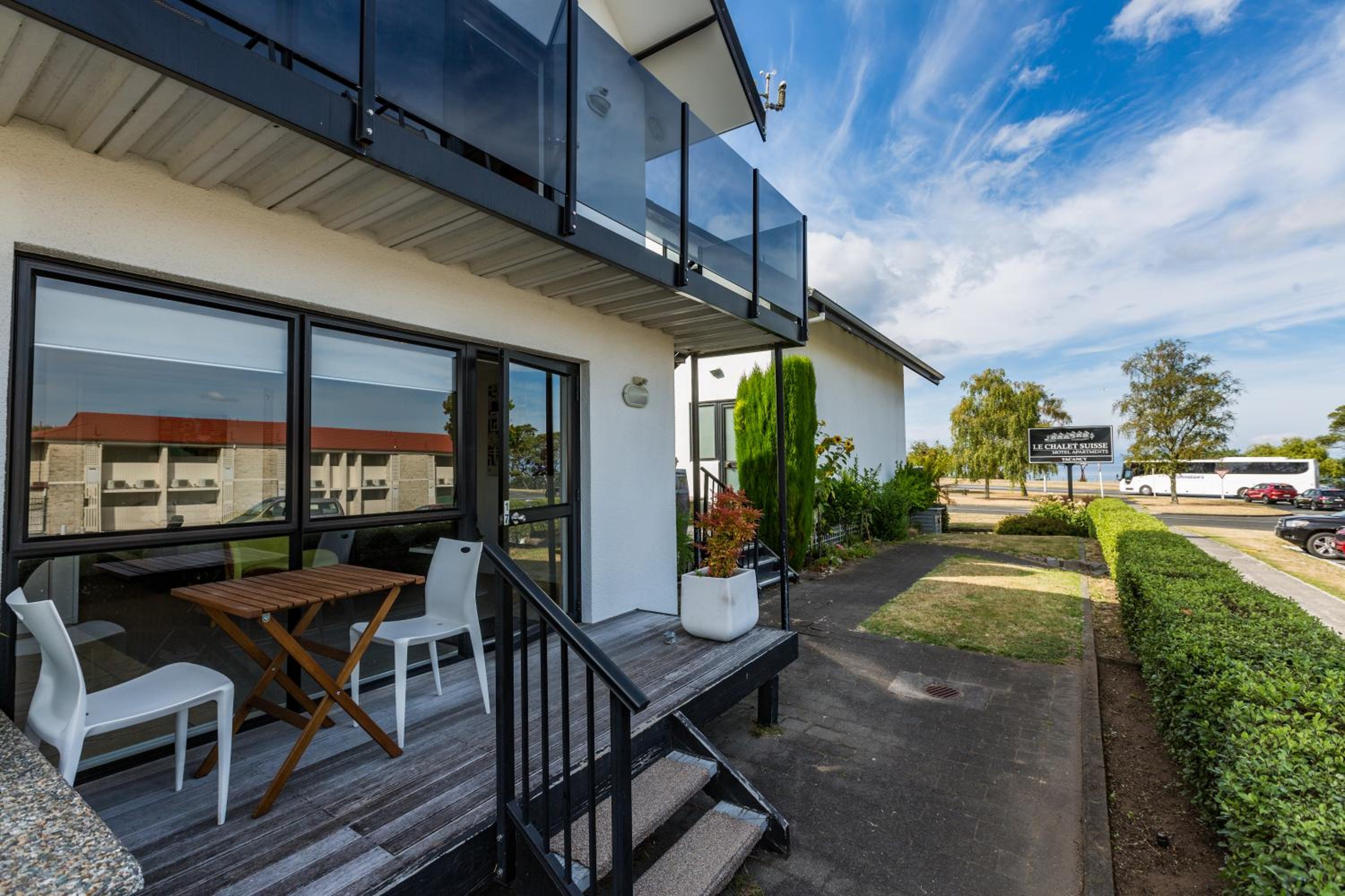 Le Chalet Suisse Motel Taupo — photo 57