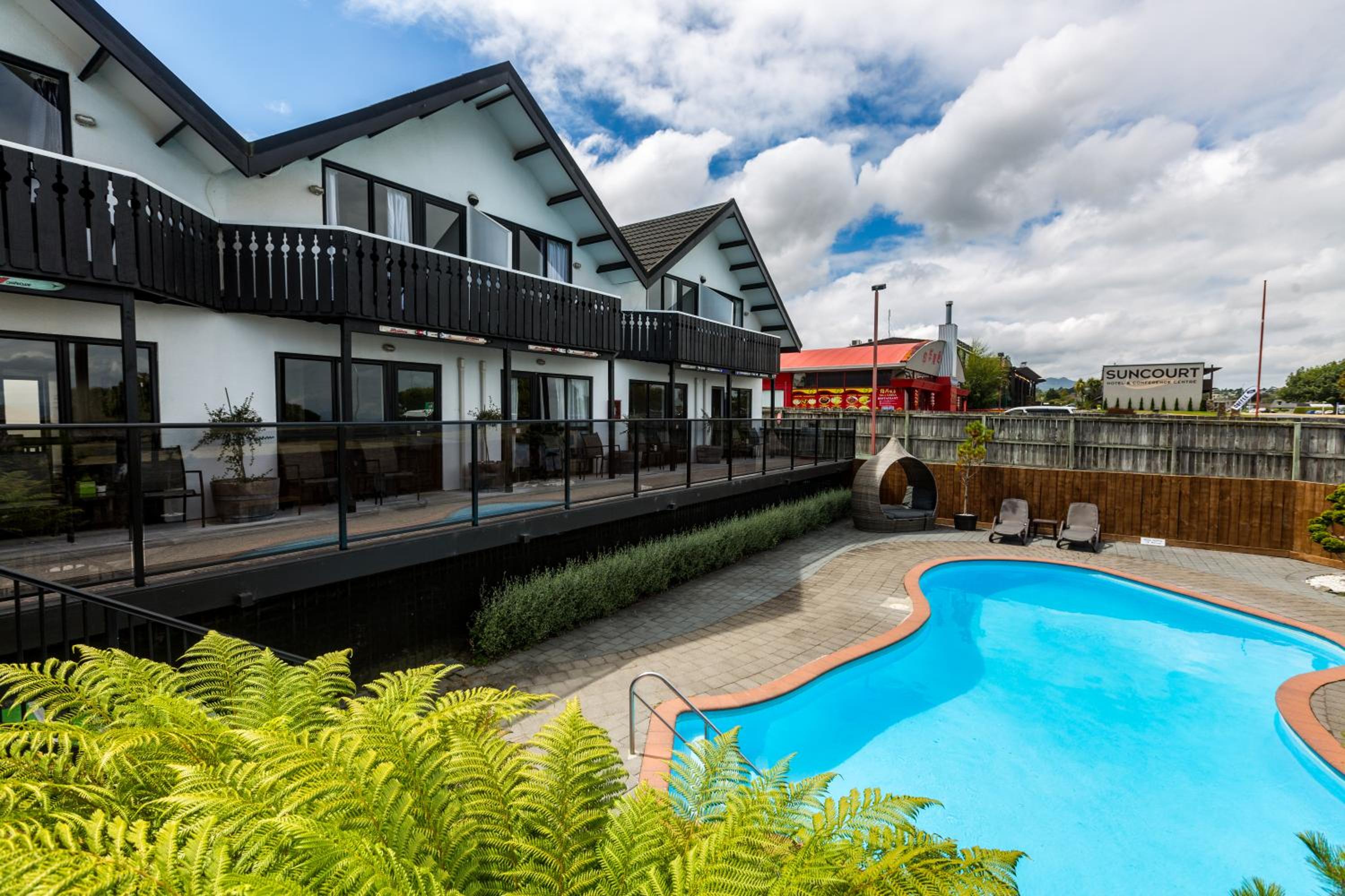 Le Chalet Suisse Motel Taupo — photo 22