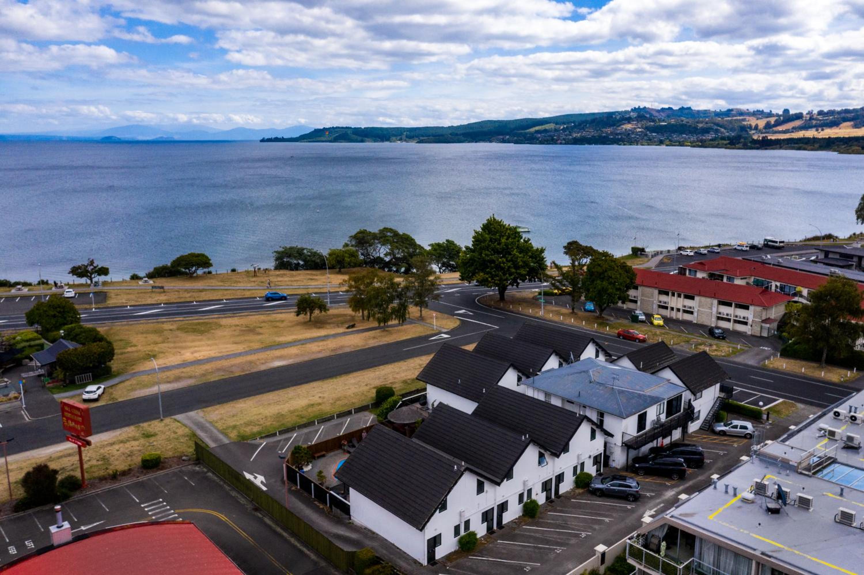 Le Chalet Suisse Motel Taupo — photo 14