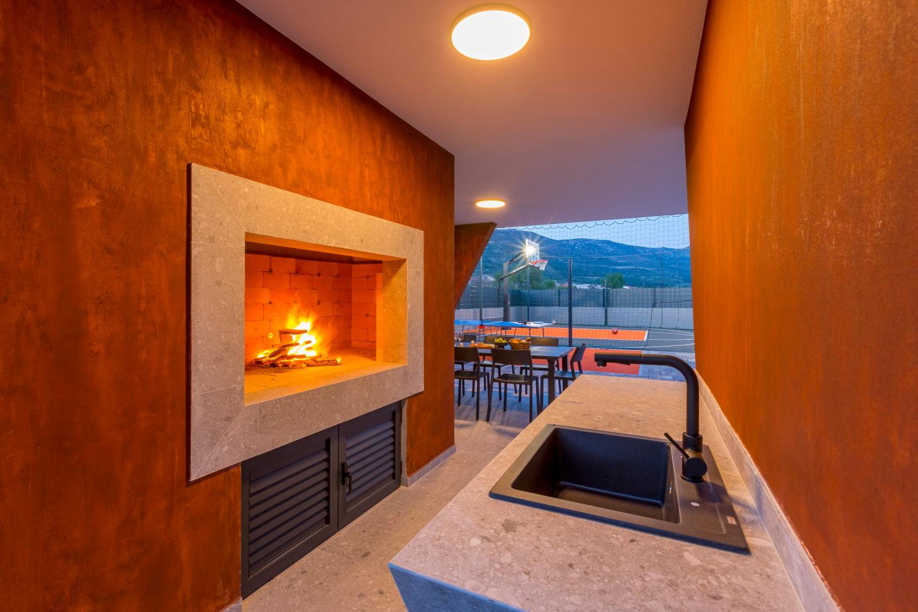 Villa SEVEN HEARTS with heated pool and basketball court near Split photo 4