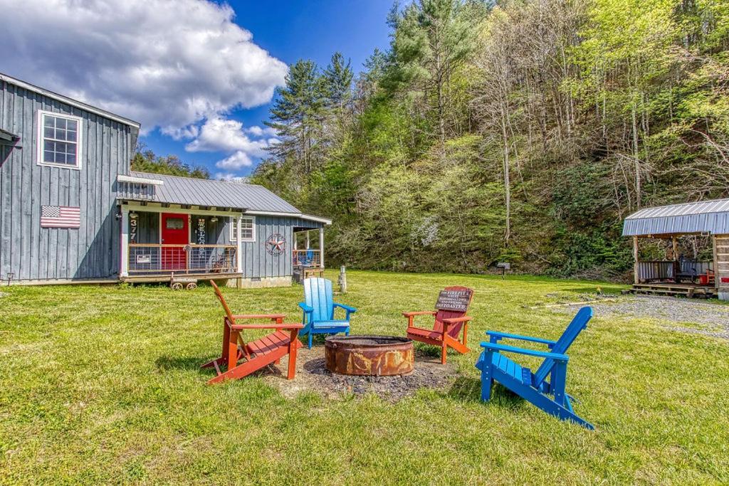 The Barn, Hot Tub, WIFI, 560 FREE tickets each paid day view 2