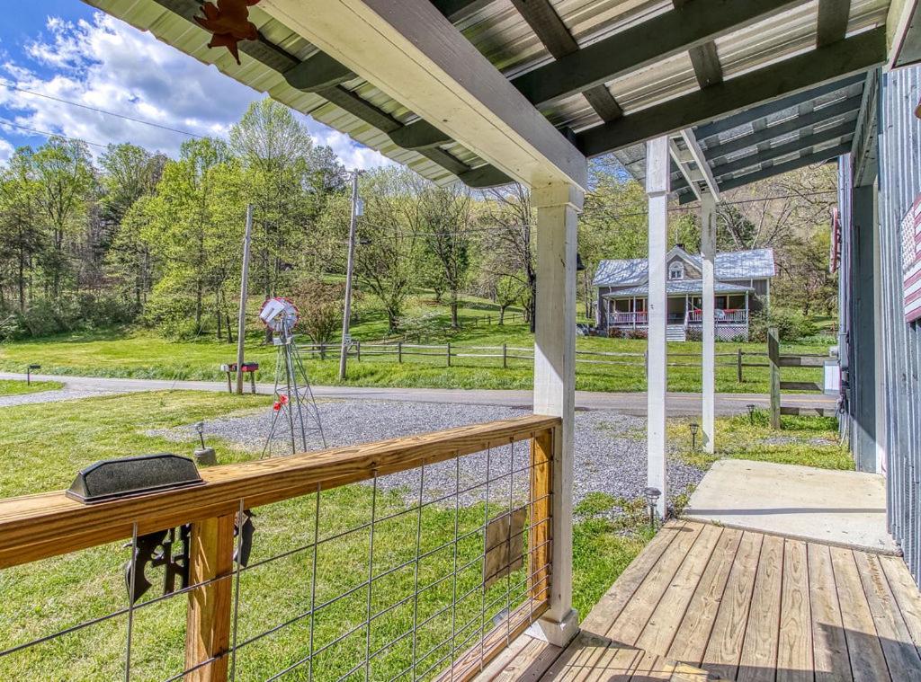 The Barn, Hot Tub, WIFI, 560 FREE tickets each paid day view 3