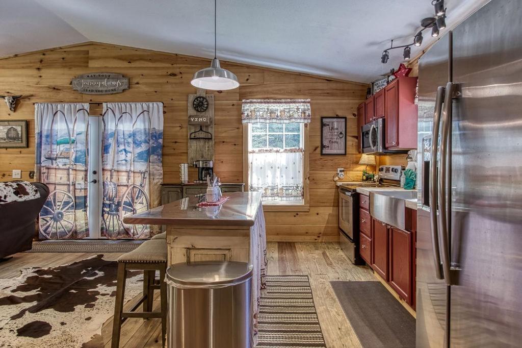 The Barn, Hot Tub, WIFI, 560 FREE tickets each paid day view 4