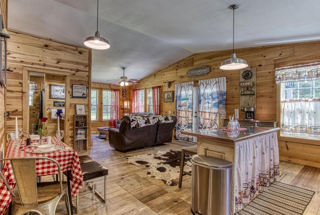 The Barn, Hot Tub, WIFI, 560 FREE tickets each paid day view 5