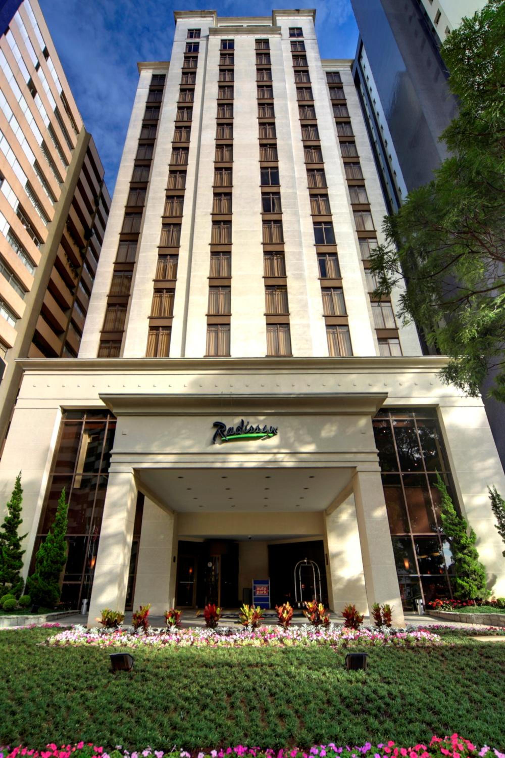 Hotel Radisson Hotel Curitiba - Image 1