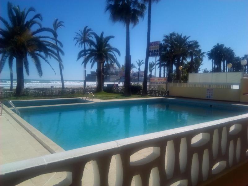 Urbanización Bahía Mar con piscina
